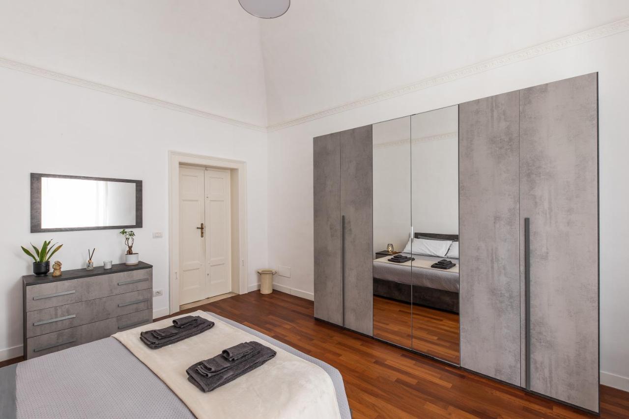 Apartamento Casa Dei Visionari Bari Exterior foto