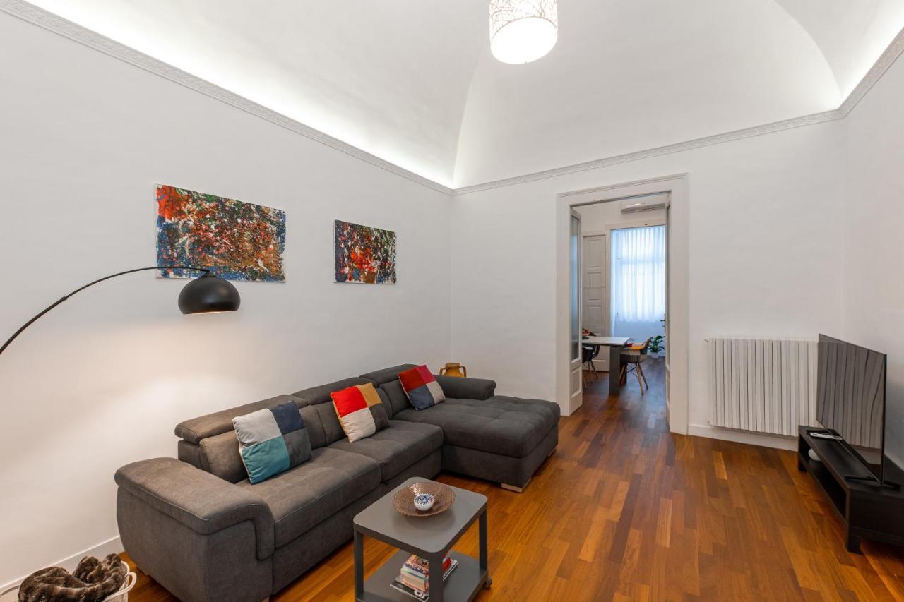 Apartamento Casa Dei Visionari Bari Exterior foto