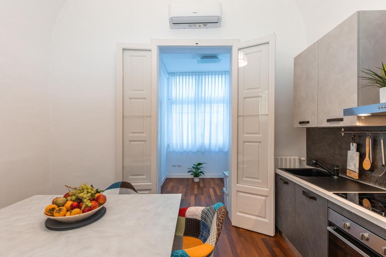 Apartamento Casa Dei Visionari Bari Exterior foto